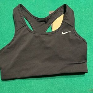 💪 Brand New Women’s Nike Gym Fitness Top – Size M